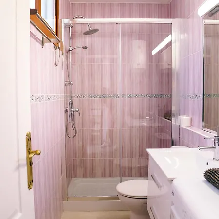 Virginia Apartment *