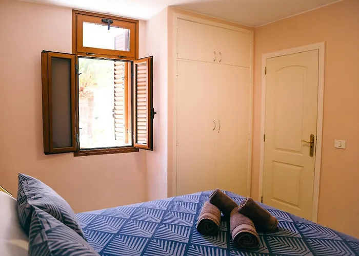 Virginia Apartment *